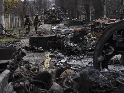 VIDEO Cadavrele civililor ucraineni, uciși de armata rusă, au stat 3 săptămâni întinse pe stradă / rfi