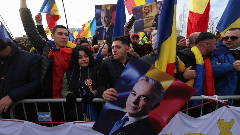 Protestul pro-Călin Georgescu de la CCR a strâns doar câteva mii de oameni. Liderul a fugit în UE - Sursa foto: Inquam Photos / George Călin