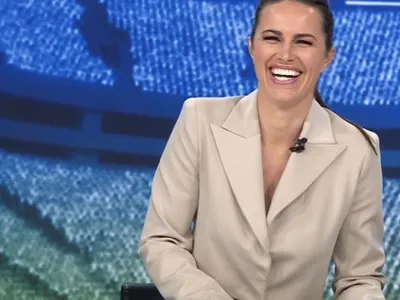 Au apărut imaginile! A intrat ÎN DIRECT în stare de ebrietate. După câteva cuvinte, colegii au rămas 