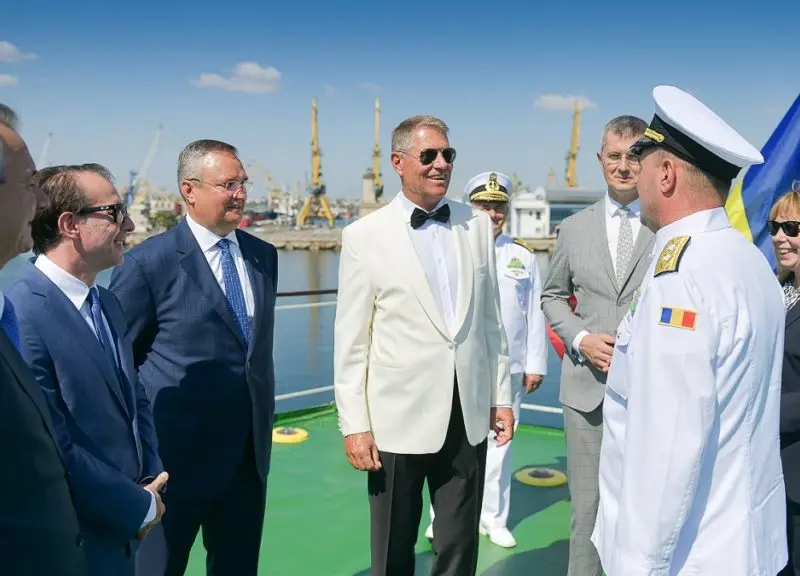 Ținuta președintelui Iohannis de Ziua Marinei, analizată de Cătălin Botezatu: „Este cool!” / Foto: unica.ro