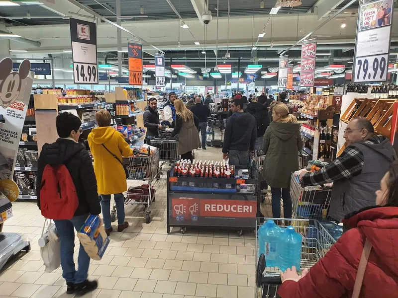 Cine sunt inițiatorii proiectului prin care românii nu mai au acces la supermarket duminica foto: Arhivă