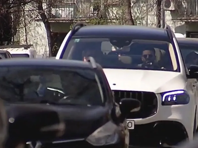 Impozite noi pentru românii care au case și mașini scumpe. Care este suma triplată de guvern? - Foto: Arhiva