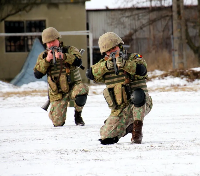 Militari rom&acirc;ni