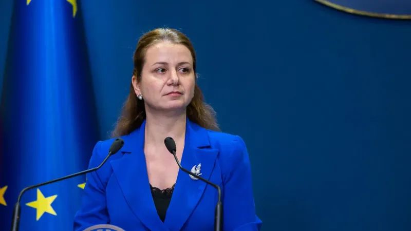 nistrul Ligia Deca prezintă noile Legi ale Educației - Foto: gov.ro