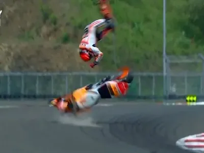 Accidentul de duminică al lui Marc Marquez a fost grav, sextuplul campion mondial lovindu-se la cap şi suferind un traumatism cranian - Foto: captură TV