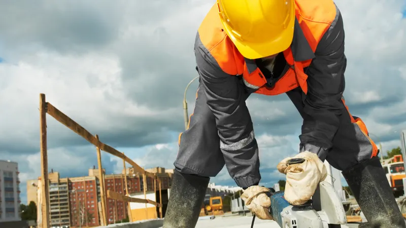 Astăzi constructorii vor ieși în stradă. Eliminarea facilităților fiscale dezechilibrează piața Foto: premiumstaff.ro (fotografie cu caracter ilustrativ)