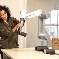 ABB Robotics și-a extins anul acesta automatizarea robotizată prin lansarea noilor familii de roboți colaborativi, supranumiți și „coboți“, GoFa