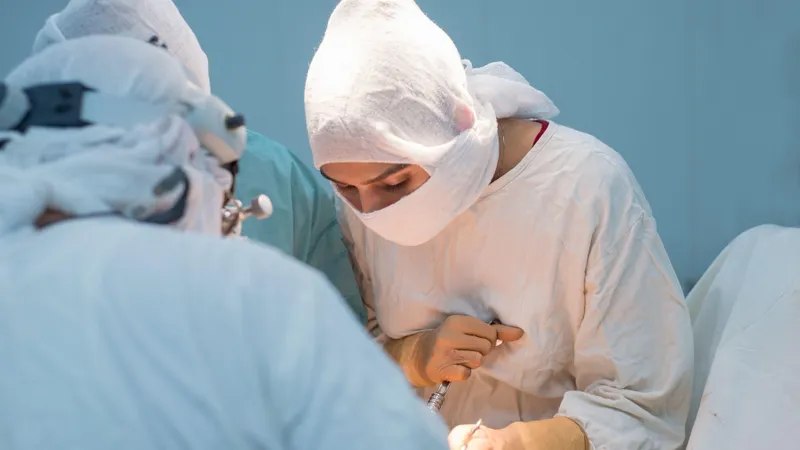 Unei fete de 17 ani i-a fost implantată o inimă artificială. Premieră medicală în România Foto: Profimedia Images (fotografie cu caracter ilustrativ)