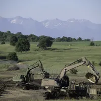 Construcția bazei militare-oraș de la Cincu, unde este dispus Grupul de Luptă Multinațional al NATO, condus de Franța. Sursă foto: Ministerul Apărării de la Paris