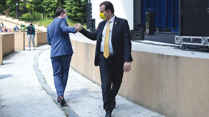 CINE VA CONDUCE PNL Actualul președinte al liberalilor, Ludovic Orban, și actual premier, Florin Cîțu, candidează pentru locul I în PNL - Foto: INQUAM PHOTOS/ Octav Ganea