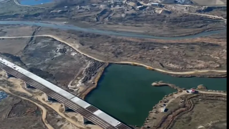 Cum „zboară” Autostrada Moldovei peste Râul Buzău la Vadu Pașii. Gata în 2025? - Foto: captură video
