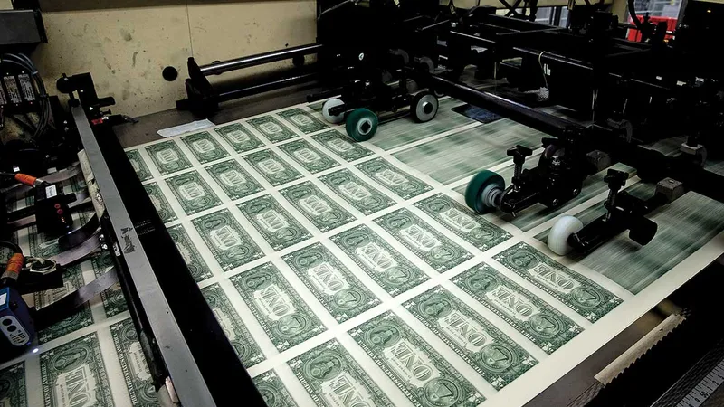 Bancnote de un dolar la Biroul de Gravare și Tipărire al SUA, din Washington D.C