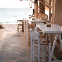 Grecia va cere clienților restaurantelor indoor să facă dovada vaccinării sau a testării negative/FOTO: Unsplash