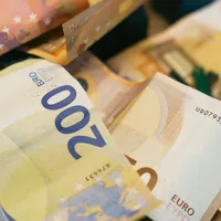 Curs BNR, 12 mai. Moneda euro şi-a oprit creşterea. Cursul leu-euro rămâne puţin peste 5,10 lei - Foto: Pexels/Jakub Zerdzicki