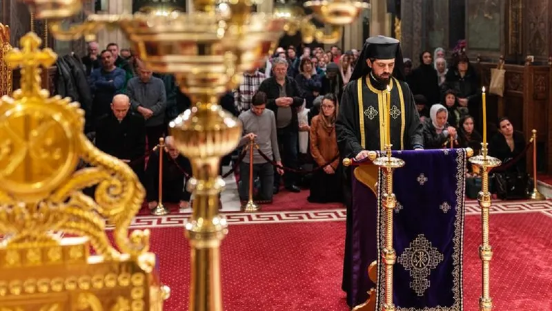 Slujbă la biserică Foto: Basilica.ro / Raluca Ene