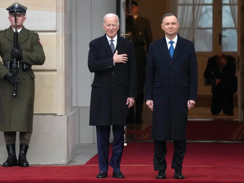 Întâlnire istorică la un an de război. Joe Biden, primit de președintele Poloniei la Varșovia - FOTO: Profimedia Images