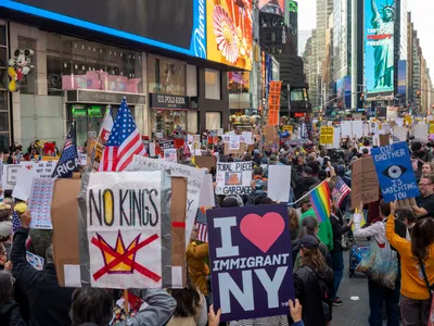 Circa 7.000.000 de oameni au ieșit în stradă, în peste 2.700 de oraşe şi localităţi din SUA, împotriva lui Trump - Foto: Profimedia Images