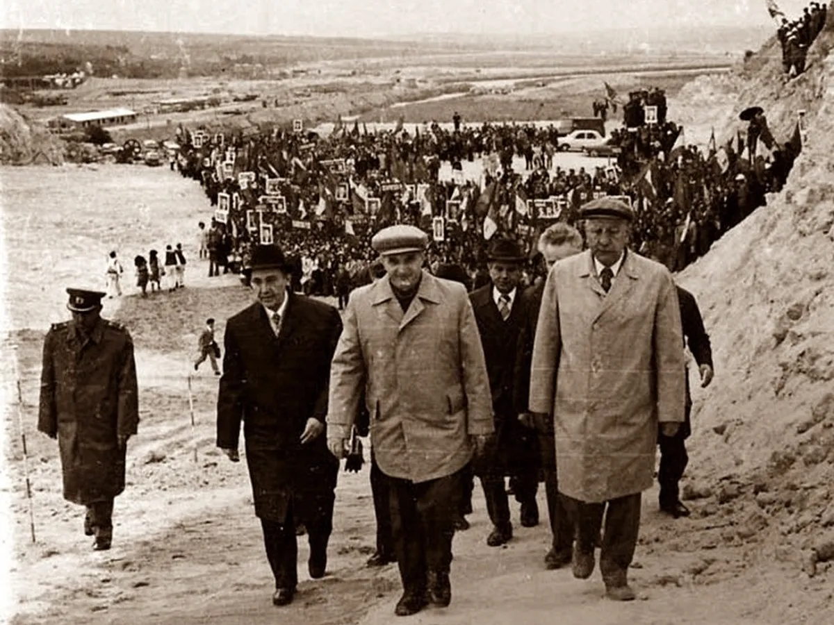 Nicolae Ceaușescu în vizită pe șantierul Canalului