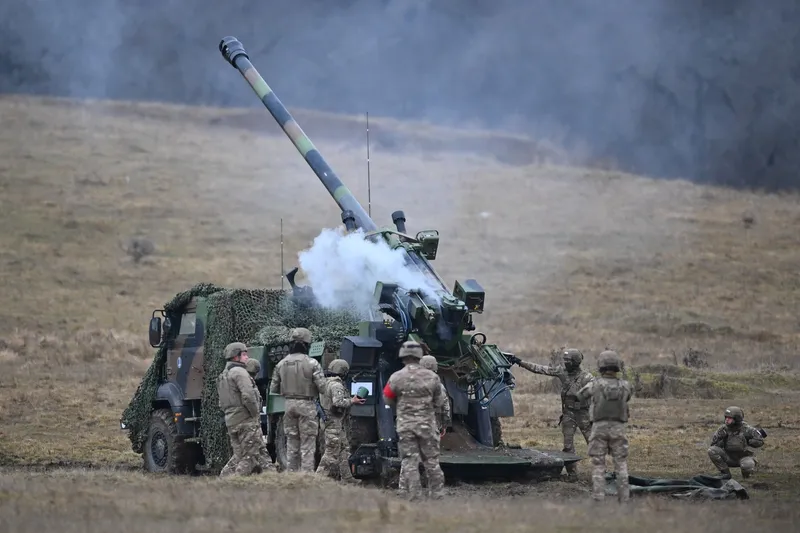 Unitățile de artilerie NATO și-au conectat tunurile pe diferite terenuri de antrenament europene. La Cincu, Rom&acirc;nia, au fost testate capacitățile de a lovi ținte și de a respinge un potop - Foto: Profimedia Images (imagine cu rol ilustrativ)