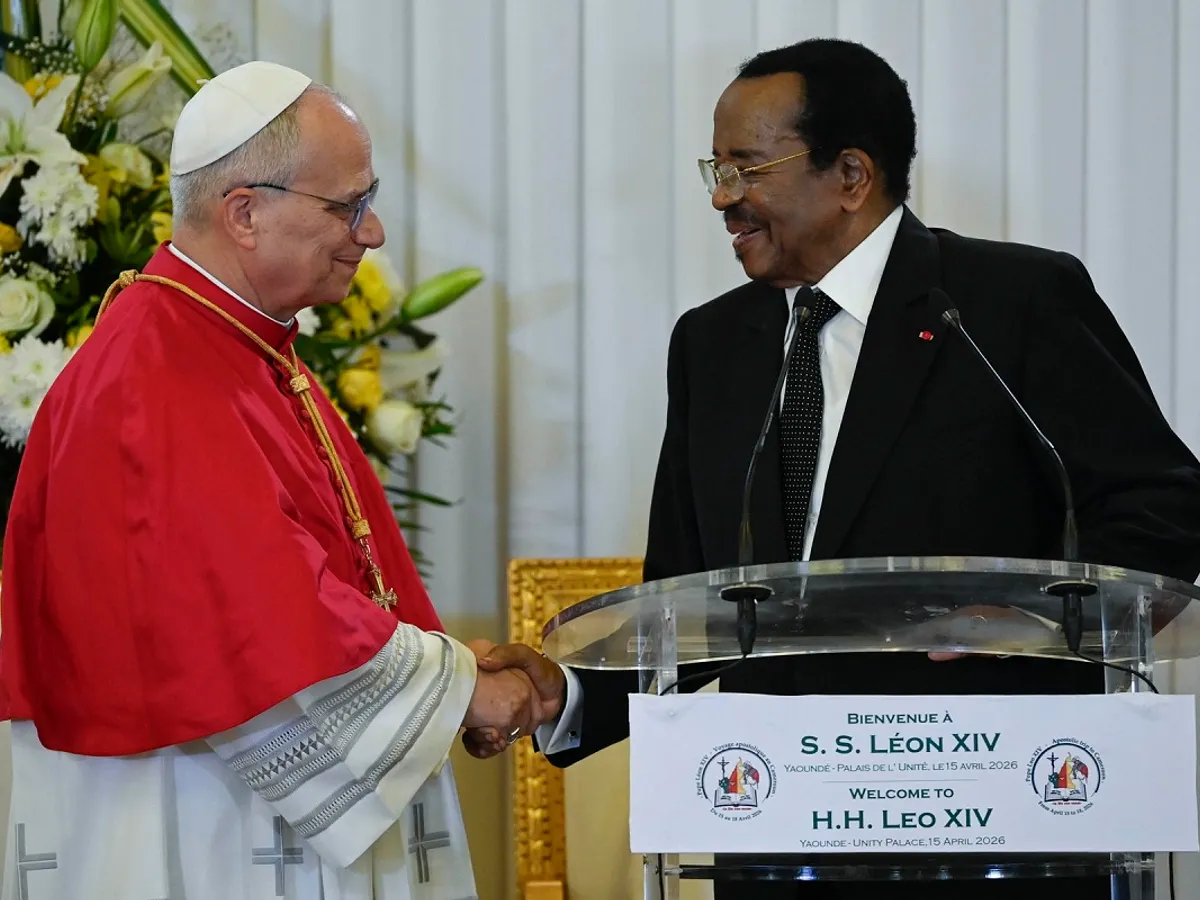 Președintele Camerunului și Papa Leon XIV, în timpul turneului în Africa al suveranului pontif din aprilie 2026 - Foto: Profimedia