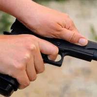 Momente șocante într-o școală din Timișoara. Un elev și-a împușcat un alt coleg cu o armă de airsoft - FOTO: Profimedia