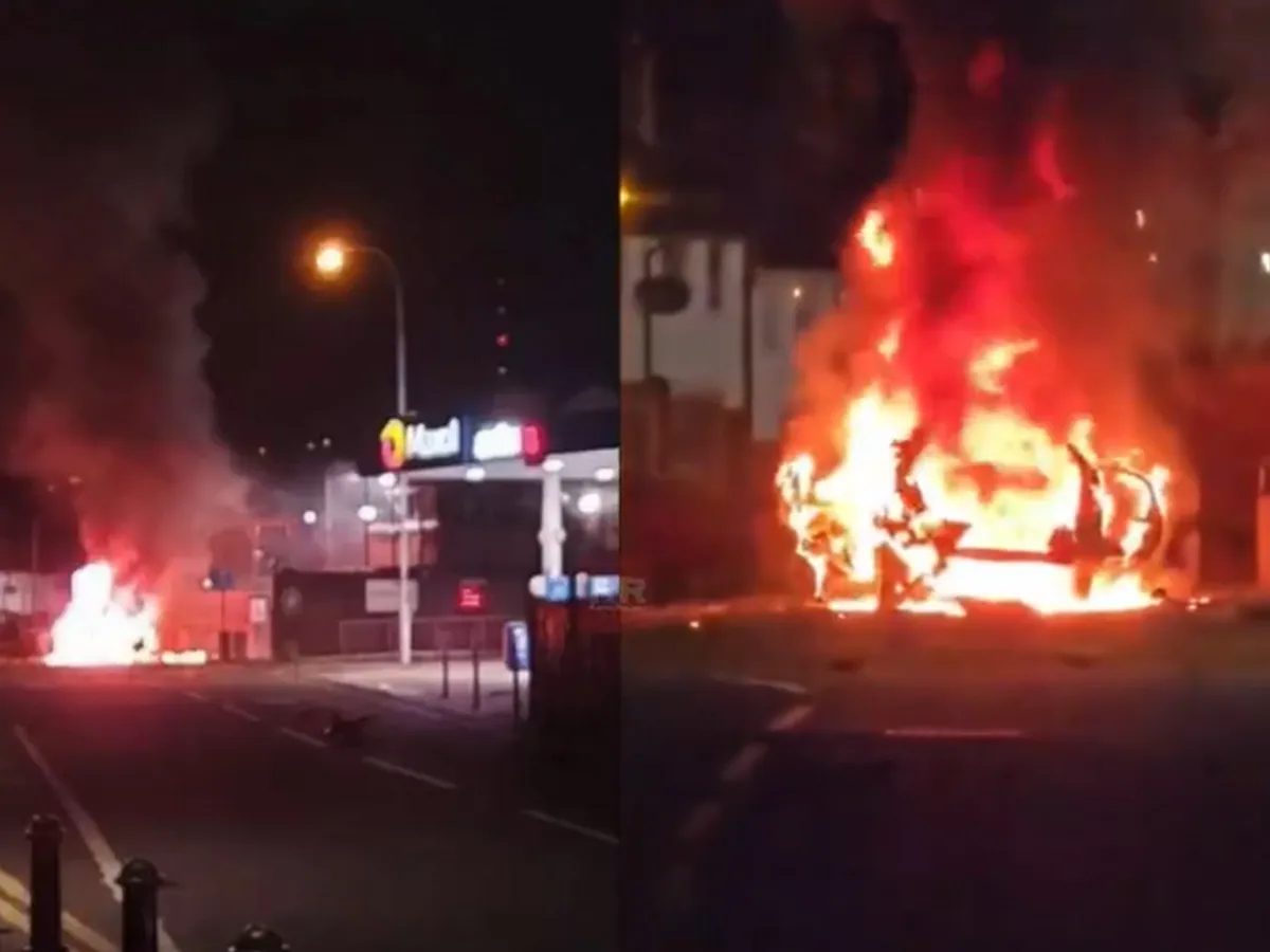 VIDEO Atentat cu mașină capcană, la o secție de poliţie din Irlanda de Nord