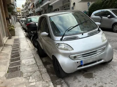 Ce înseamnă dacă găsești ridicate ștergătoarele de la parbriz? Ce amendă îți poate da poliția? - Foto: carandmotor