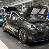 Volkswagen AG va renunţa la 5.000 de angajaţi de la fabricile sale din Germania până la finalul lui 2023, ca parte a programului de reducere a costurilor. / Foto: autonews.com