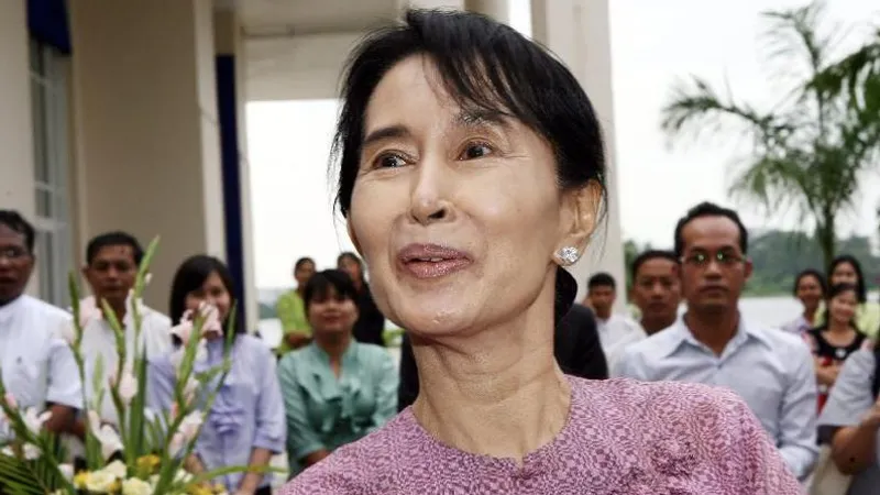 Aung San Suu Kyi, prima ieșire după înlăturarea de la putere prin lovitură de stat în Myanmar/FOTO: Agerpres