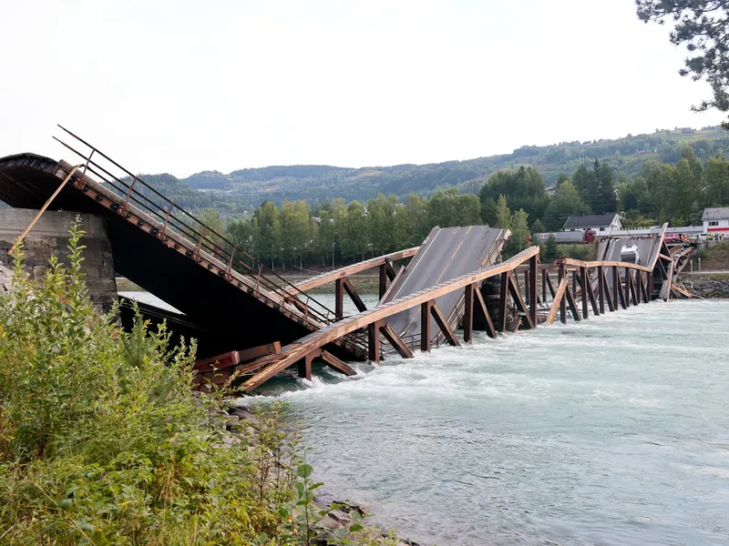 Podul Tretten s-a prăbuşit. / Foto: Profimedia