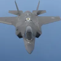 VIDEO SUA au pierdut 2 avioane de luptă de 200.000.000$ în doar 4 zile. F-22 nu a fost bine spălat - Foto: Profimedia Images