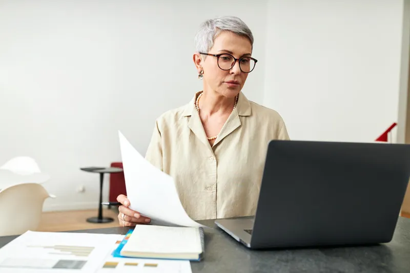 Pensionară la pensie - Foto: Freepik