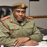 Comandantul Forţelor Terestre sud-africane, locotenent-generalul Lawrence Mbatha - Foto: defenceweb.co.za