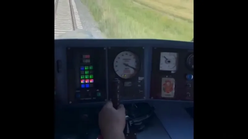 Record de viteză CFR pe calea ferată: 210 km/h - Foto: captură video/Facebook/CFR Infrastructură
