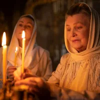 Oameni la biserică Foto: Freepik (imagine cu rol ilustrativ)
