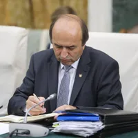 Tudorel Toader e concentrat pe săraci cu cartea/FOTO: Inquam Photos