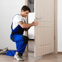 Fixativul de păr, produsul din casă care te scapă de scârțâitul ușilor. Mit sau adevăr? - Foto: Profimedia Images (imagine cu rol ilustrativ)