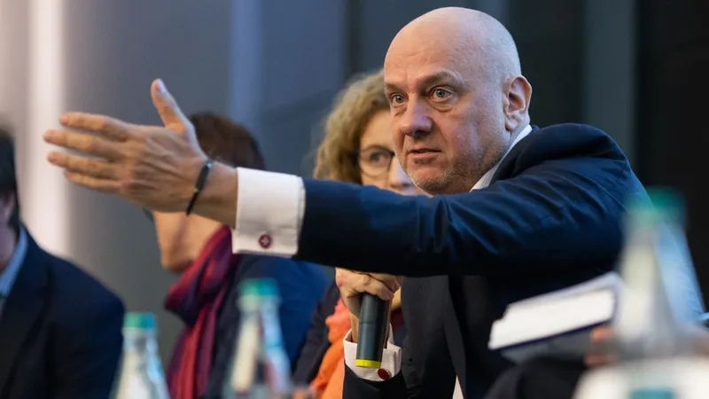 Grevă generală la casele de asigurări de sănătate - Foto: INQUAM PHOTOS / Ilona Andrei - imagine cu caracter ilustrativ - Dumitru Costin, liderul BNS