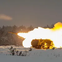 Convoi de 50.000.000$ distrus de HIMARS. Artilerii, radare, sisteme de război electronic, arse - Foto: Profimedia images - Caracter ilustrativ
