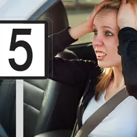 Ce înseamnă noul indicator rutier „rută provincială”. Amenzi mari pentru șoferii care îl ignoră - Foto: Profimedia images