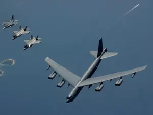 Bombardiere americane B-52 și avioane de luptă F-35, - FOTO: military.com