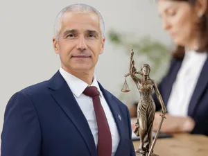 Ministrul justiției nu vrea să taie pensie speciale. Vor ajunge mai mari ca salariile la 60.000 lei - Foto: Freepik