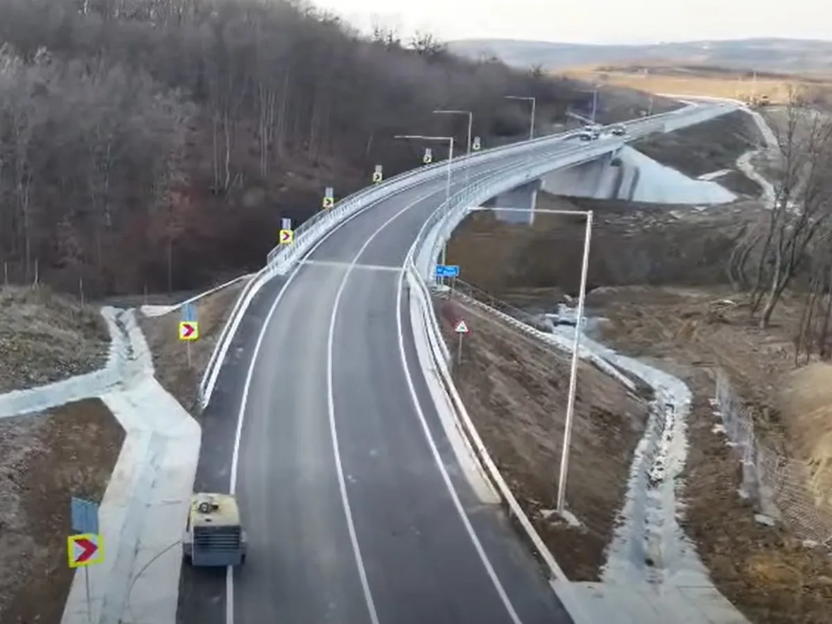 VIDEO „Minune”! Chinezii au terminat cu 3 ani întârziere centura orașului Zalău. Are 5 km și o bandă pe sens