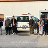Zece turci, înghesuiți într-un autoturism, au intrat ilegal în România/ FOTO: Poliția de Frintieră