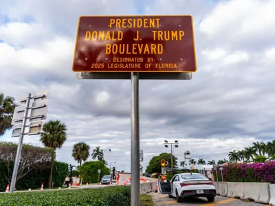 Porţiune din Southern Boulevard, Florida, redenumită Bulevardul Trump - Foto: Profimedia Images