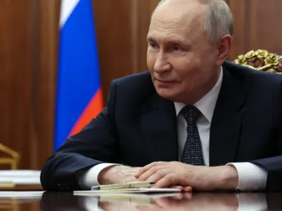 Ținuți în case și departe de ferestre: vizita lui Vladimir Putin într-un oraș din Rusia
