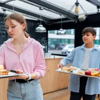 Mai mulți studenți s-au intoxicat cu mâncare stricată Foto: Freepik.com - rol ilustrativ