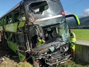 Accident fatal de autocar cu 45 de pasageri la bord - Foto: Twitter/ @SILVERF26971227