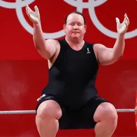 După eșecul de la Jocurile Olimpice, transgender-ul Laurel Hubbard se retrage din activitate/FOTO: news.sky.com