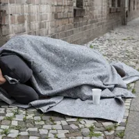 Câți bani avea un cerșetor în buzunar, atunci când un polițist a vrut să-l amendeze. Ce a urmat? - Foto: Profimedia / imagine rol ilustrativ